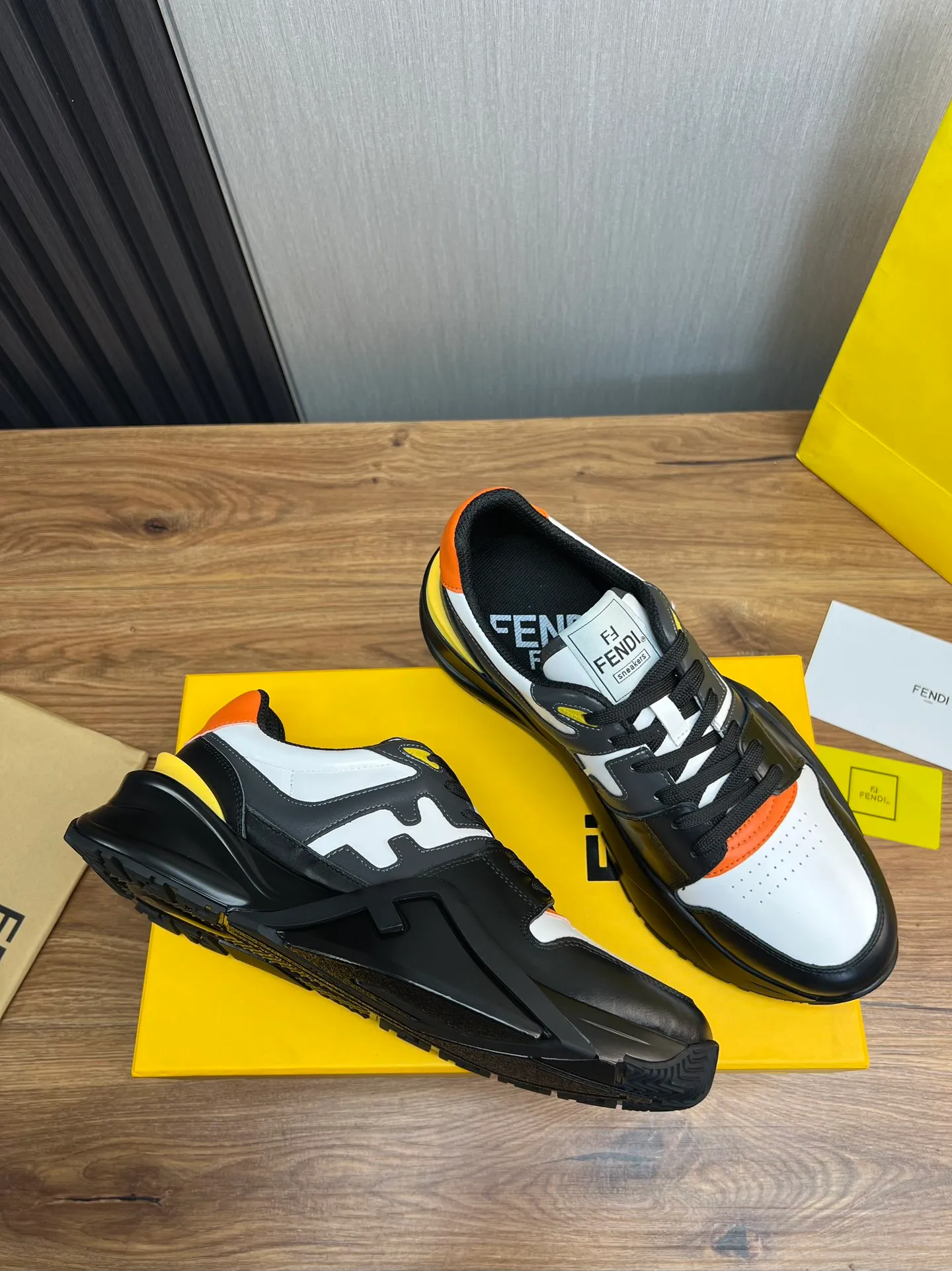 Men's shoes 💰520💰 Fendi [Fendi] hot style is on the market 🔥Fashionable casual men's shoes 🔱 Made of original cowhide + breathable mesh lining + sheepskin feet, perfect shape, top quality, you deserve it 🔜Original outsole, ultra-light, non-slip and wear-resistant 👣 Standard size 38-44 (customized in 45)